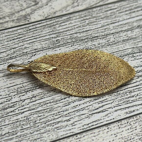 Gold Dipped Aspen Leaf Pendant - Picture 3 of 3